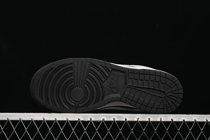All Categories Nk SB Dunk Series Nk SB Dunk Low Low-top sneakers Nike SB Dunk Low White, black and gray color Low-top casual sneakers IB4620-141